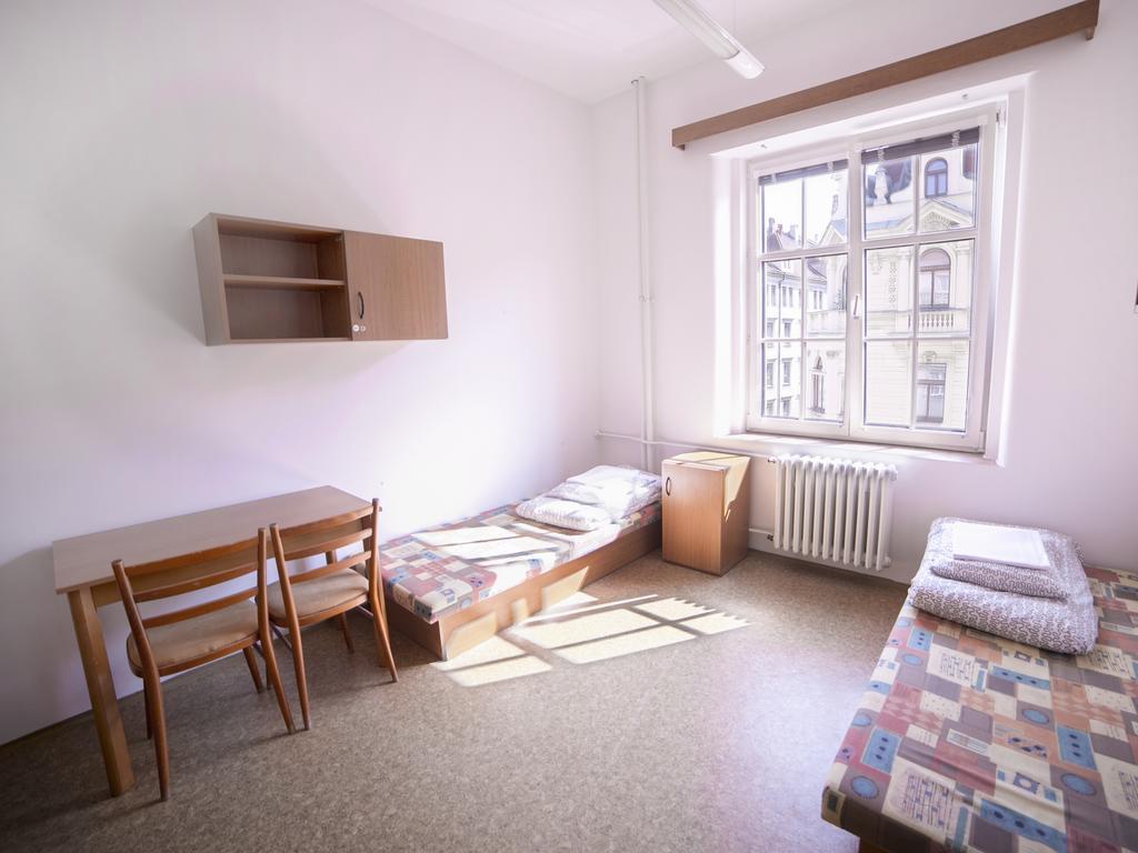 Dizzy Daisy Hostel Praga Cameră foto